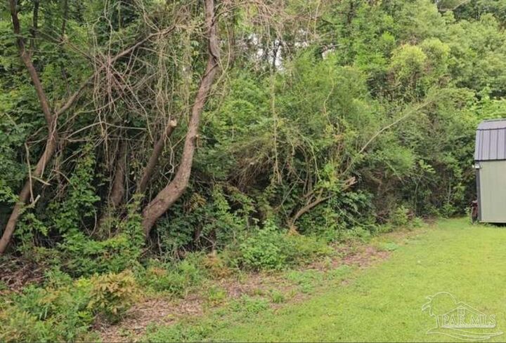 Property Photo: 70 Juniper St FL 32568