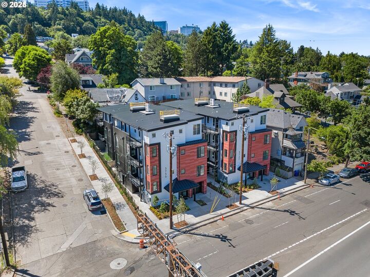 Property Photo: 2425 NE Alberta St OR 97211