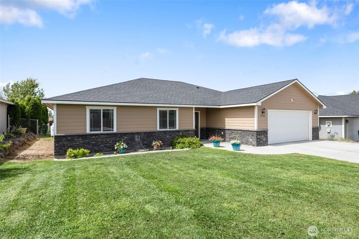 Property Photo:  1552 S Bailey Avenue  WA 98837 