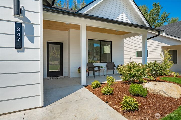 Property Photo:  717 E 5th Street  WA 98276 