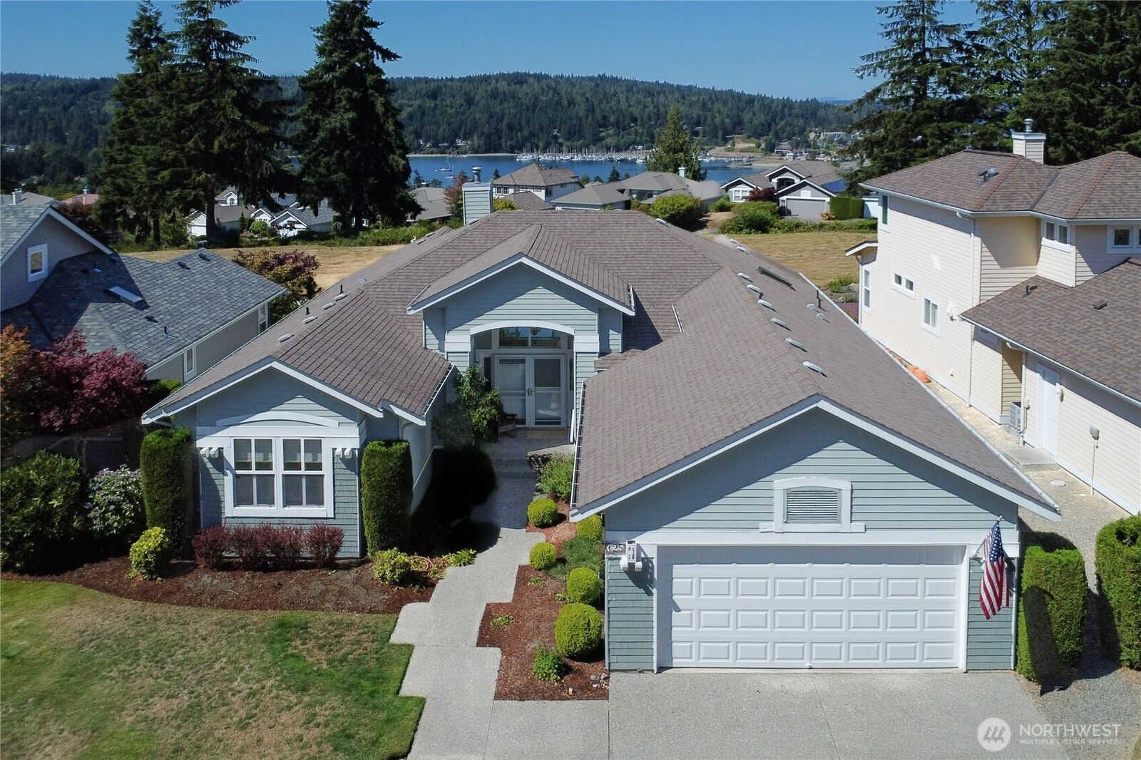 Property Photo:  125  Seaway Place  WA 98365 