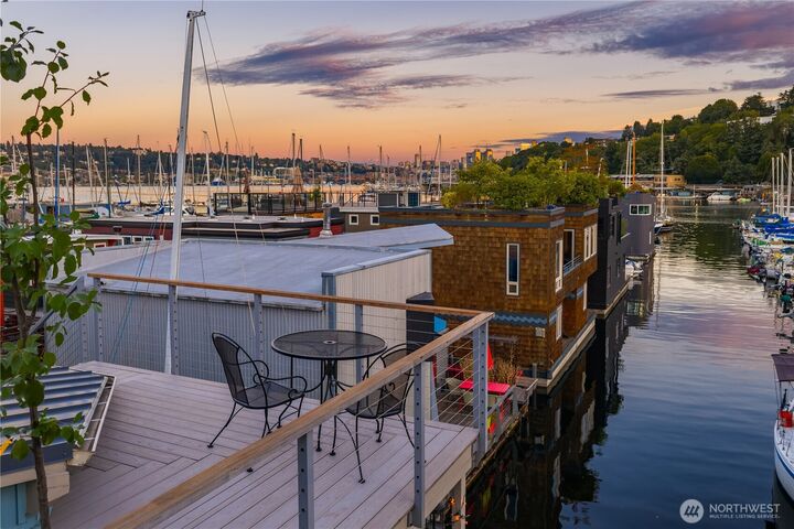 Property Photo: 933 N Northlake Way 15 WA 98103