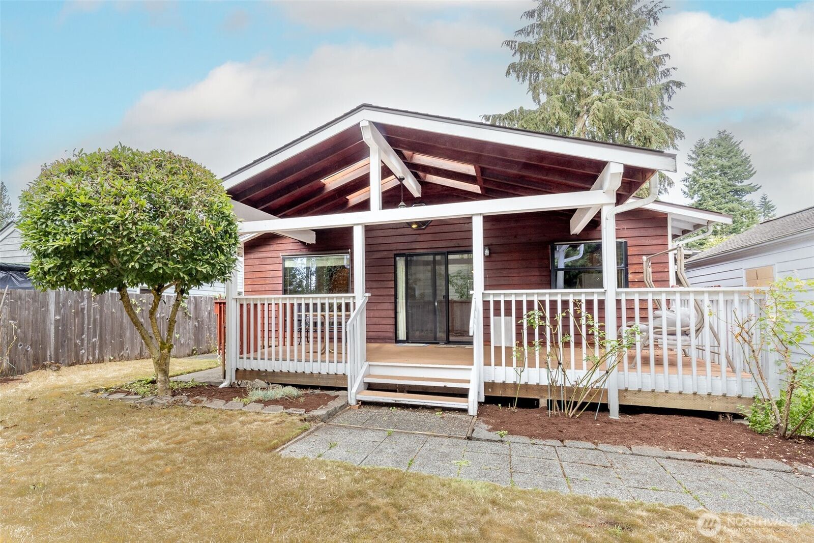 Property Photo:  1022  Avenue B  WA 98290 