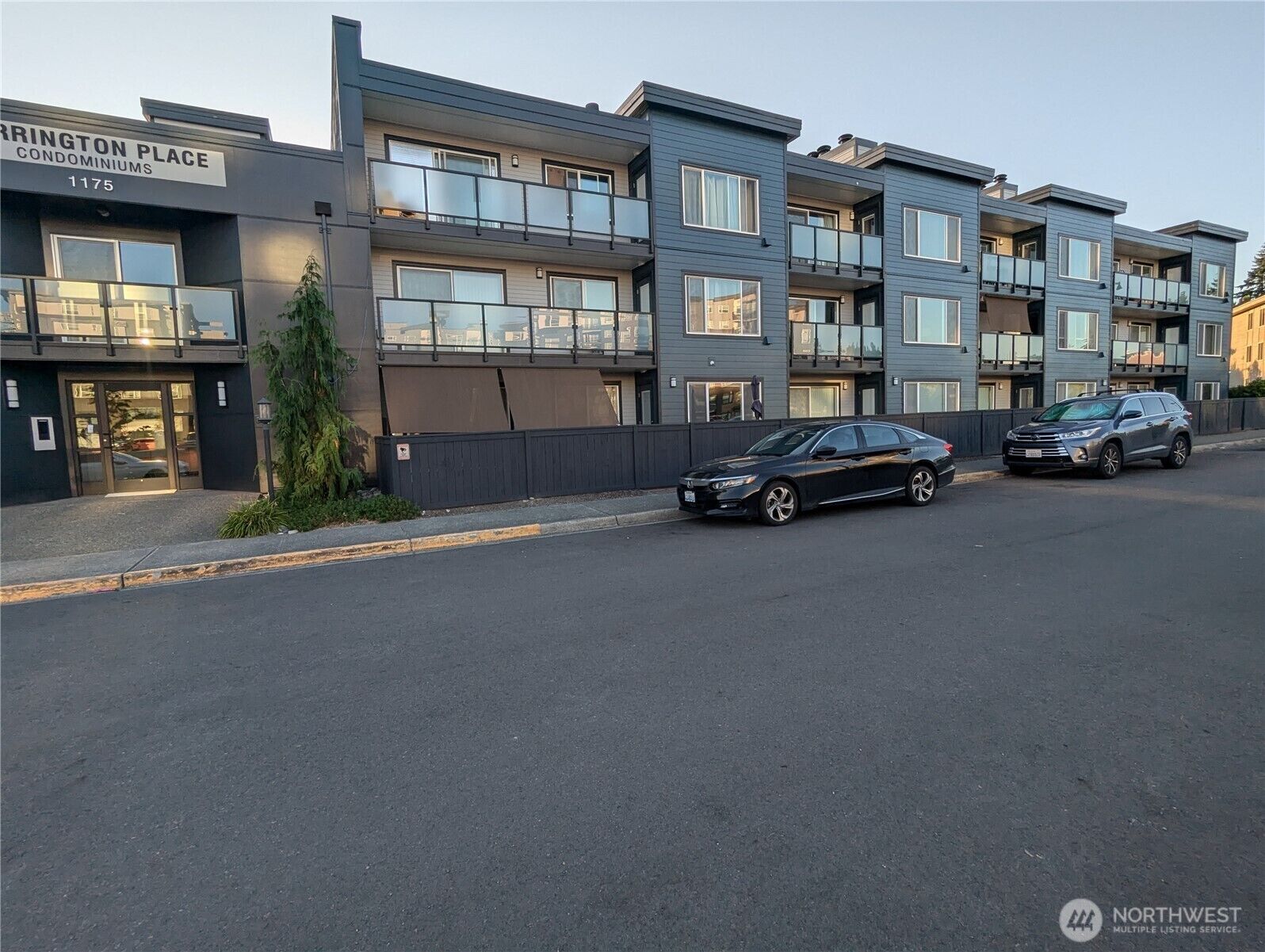 Property Photo: 1175 Harrington Place NE 305 WA 98056