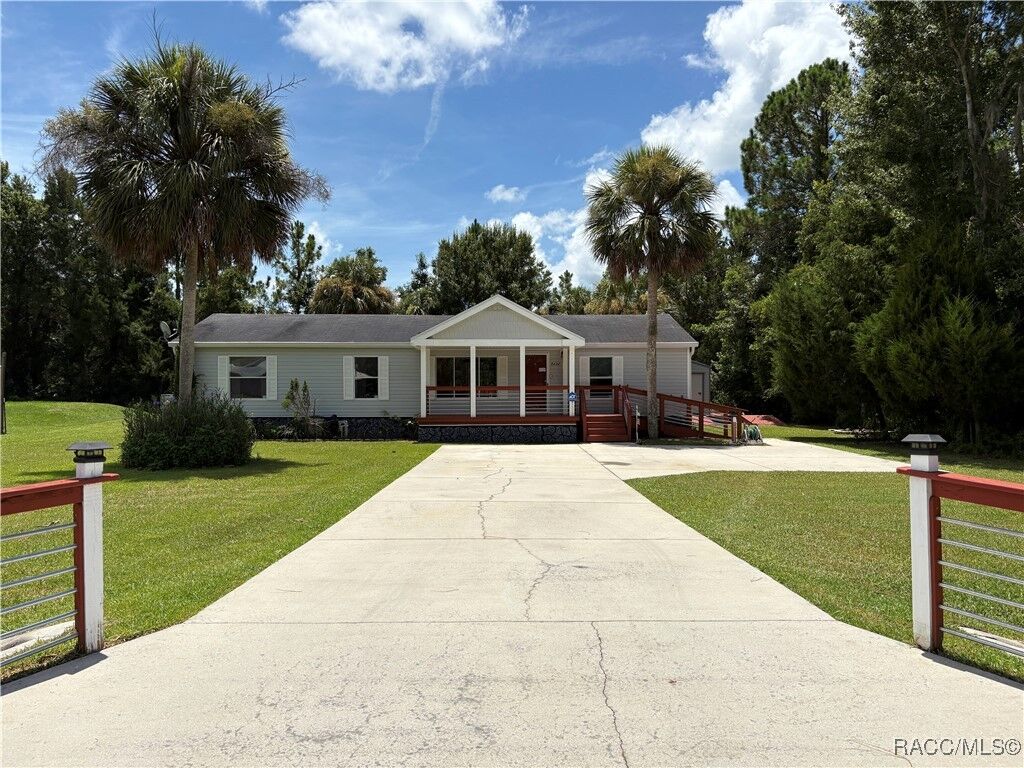 Property Photo: 8434 W Elossa Court FL 34448