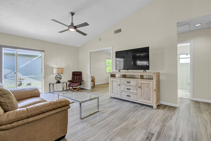 Property Photo:  9938 Harbour Lake Circle  FL 33437 