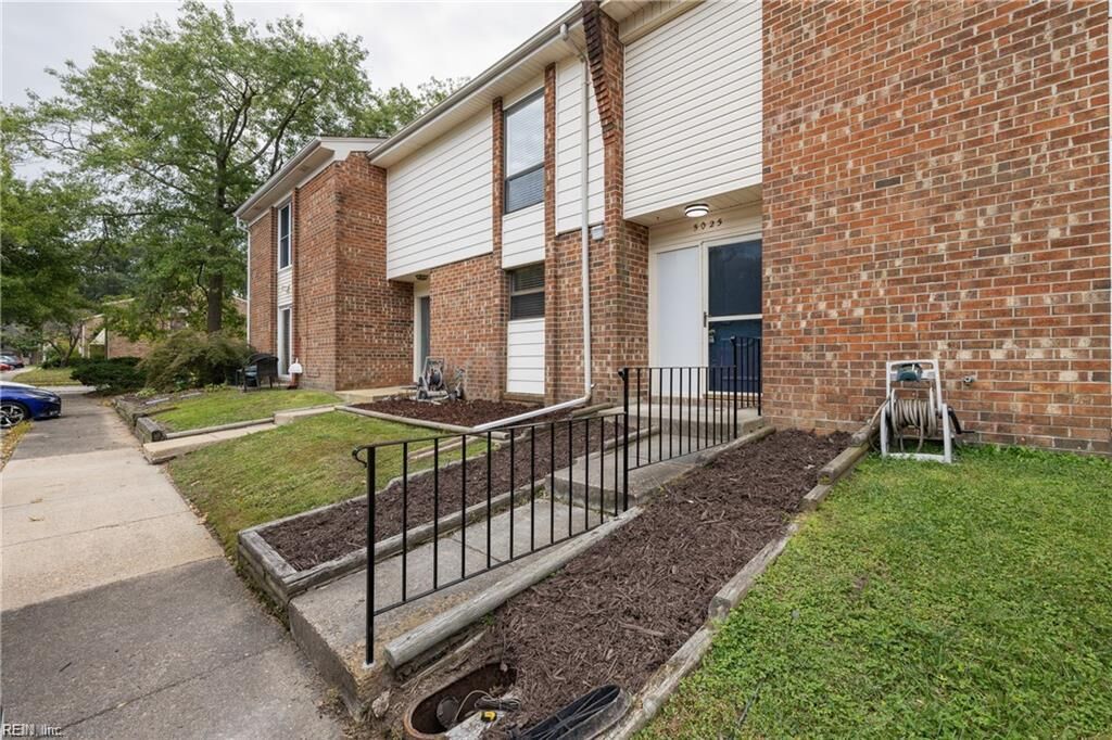 Property Photo: 5025 Clairmont Ct VA 23462