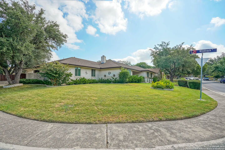 Property Photo: 6303 Lakewood Park TX 78239