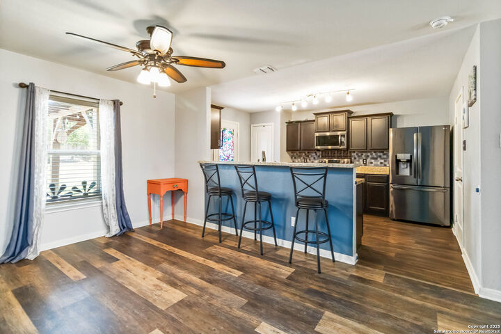 Property Photo: 6423 Woodcliff Bend TX 78222