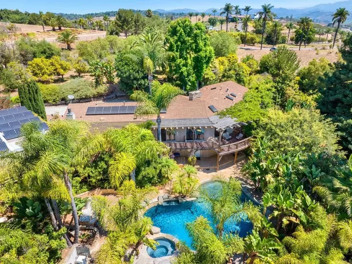 Property Photo:  31619 Via Puerta Del Sol  CA 92003