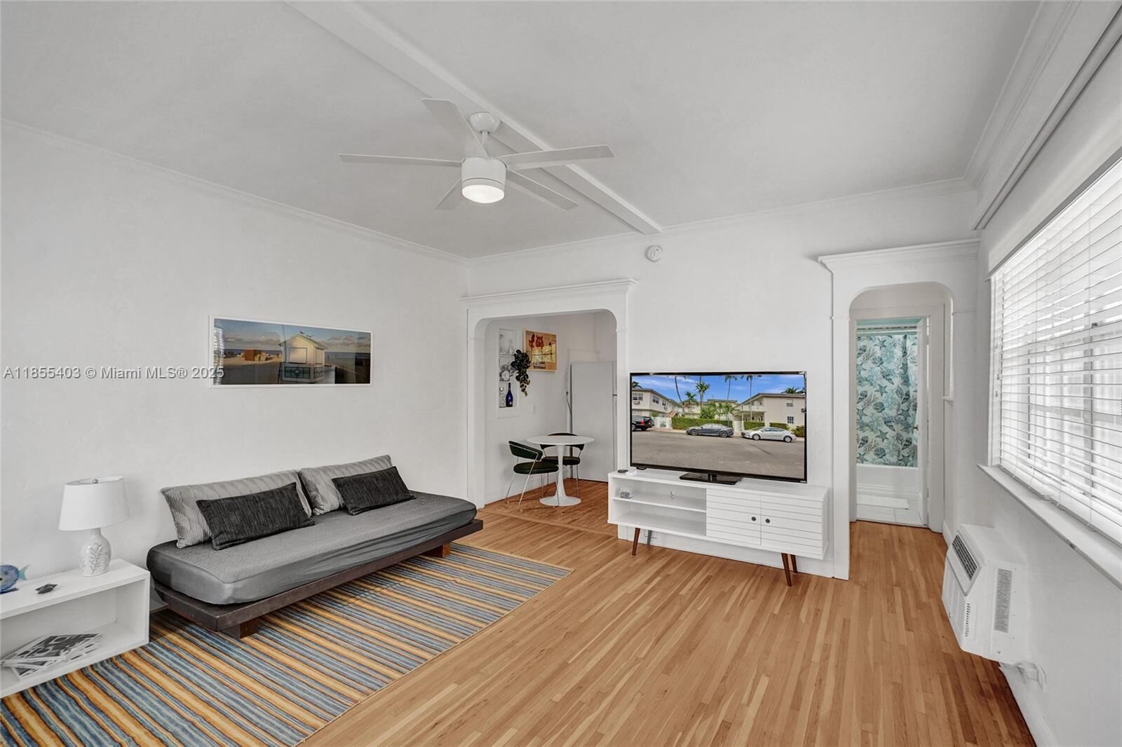 Property Photo: 717 Espanola Way 204 FL 33139
