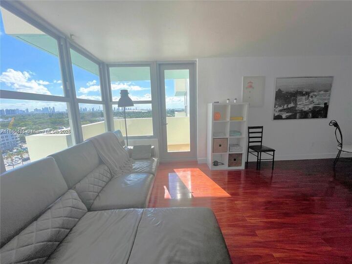 Property Photo: 2899 Collins Ave 1420 FL 33140