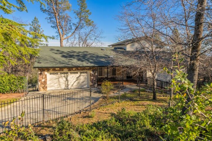 Property Photo: 15943 Highland Circle CA 96001