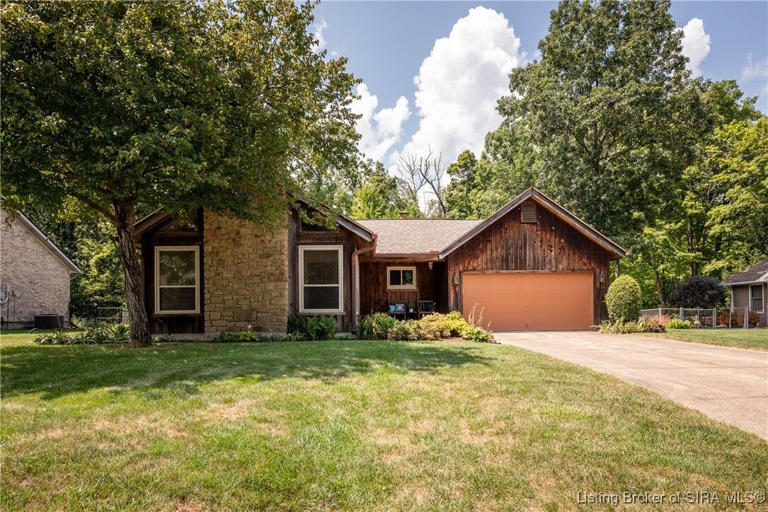 Property Photo:  645 Hampton Court  IN 47172 