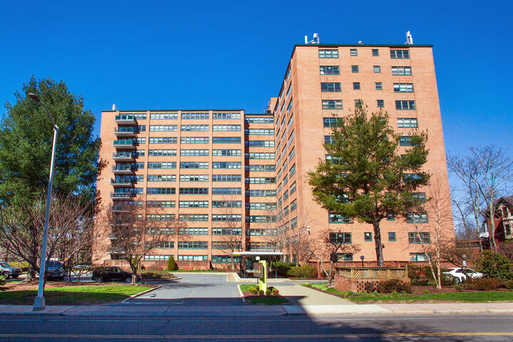 Property Photo:  31 Woodland Street 1E  CT 06111 