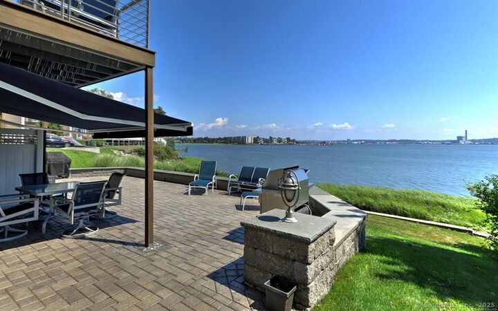 Property Photo: 9 Bayview Place CT 06516