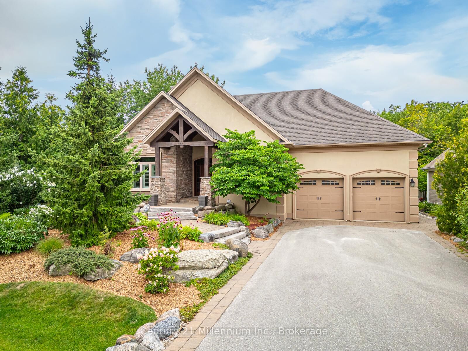 Photo de la propriété:  112 Cortina Crescent  ON L9Y 0S9 