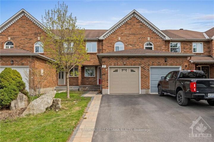 7 Robarts Crescent  Kanata ON K2L 3Z6 photo
