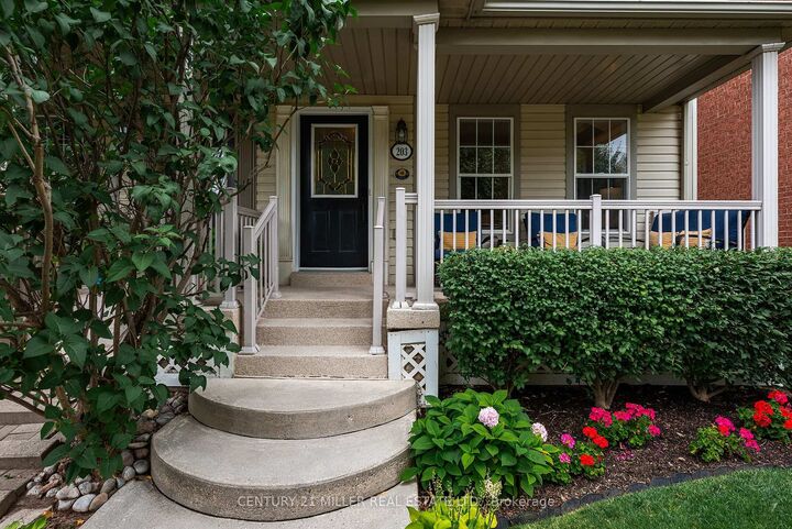 Photo de la propriété: 203 Gatwick Drive ON L6H 6T6