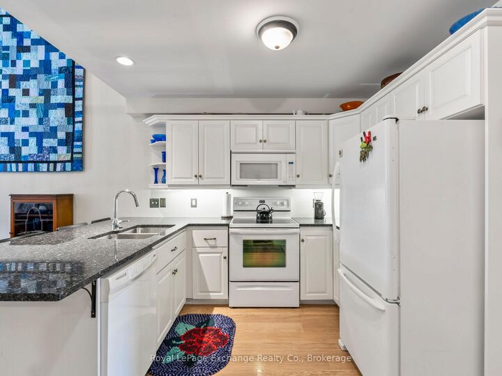 Property Photo:  433 Queen Street 8  ON N2Z 0A2 