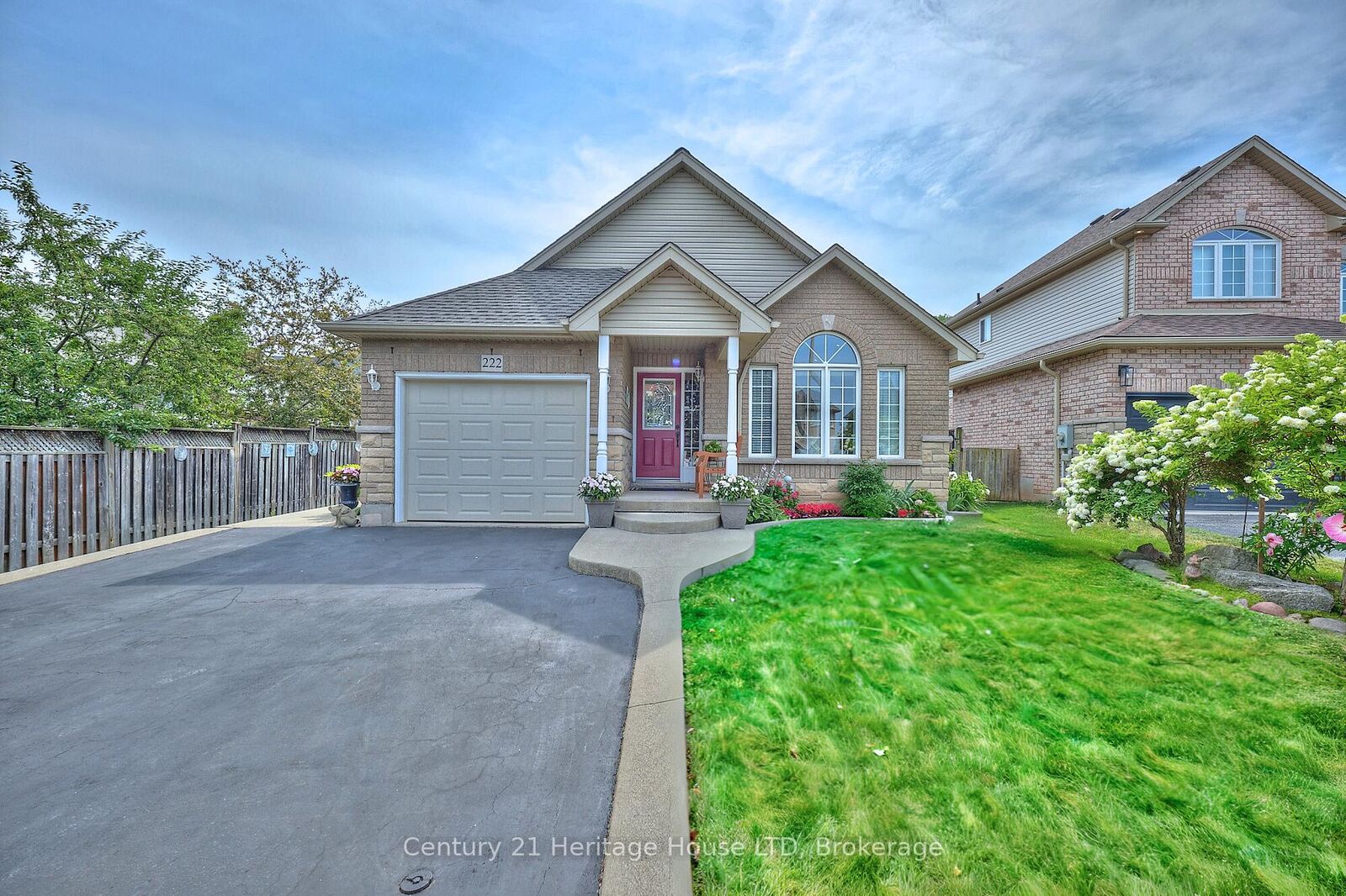 Photo de la propriété:  222 Dorchester Drive  ON L3M 5K8 