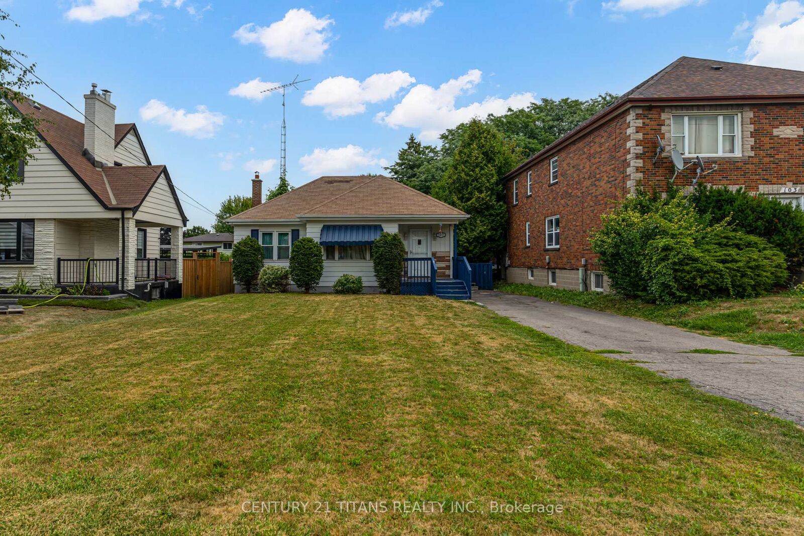 Photo de la propriété:  107 Wilson Road N  ON L1G 6E1 