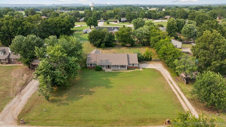 Property Photo:  11901 Laurel Lane  OK 74017 