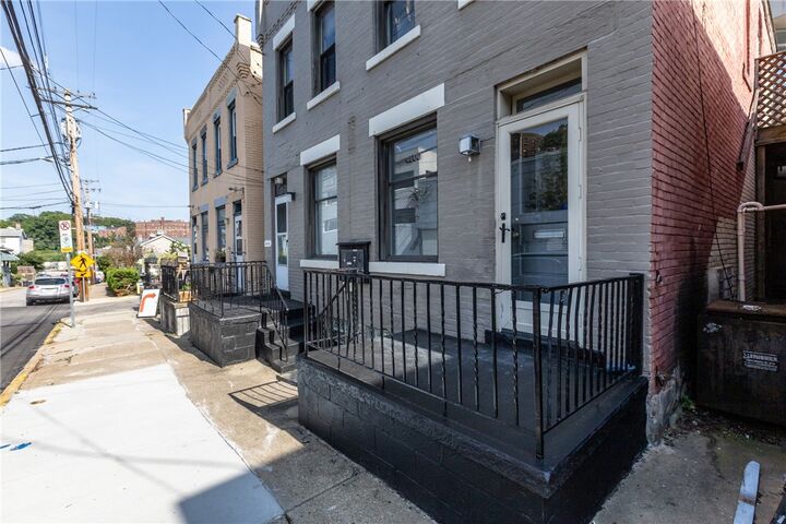 Property Photo: 4606-4608 Winthrop Street PA 15213