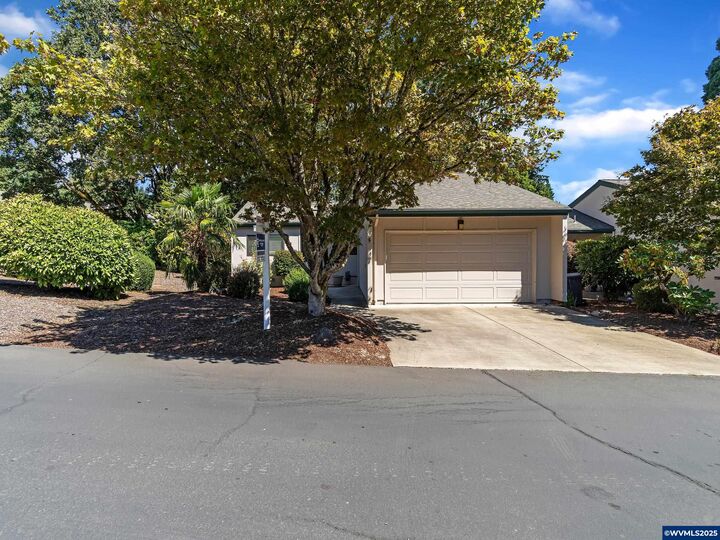 Property Photo: 634 Salem Heights Av S OR 97302