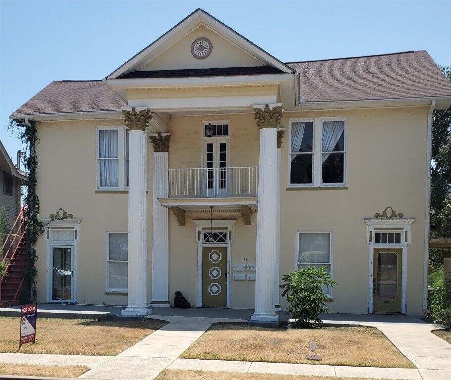 Property Photo: 110 E Craig Place 2 TX 78212