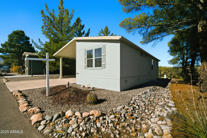 Property Photo: 2050 W State Route 89A Highway 51 AZ 86326