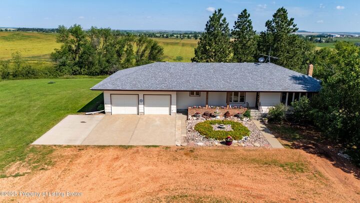 12811 30th Street SW  Belfield ND 58622 photo