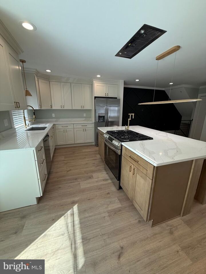 9038 Lykens Lane  Philadelphia PA 19128 photo