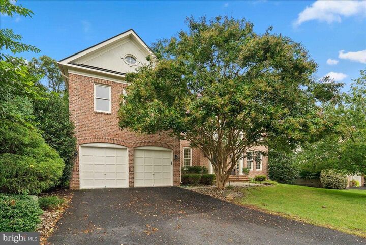 Property Photo: 43557 Tuckaway Place VA 20176