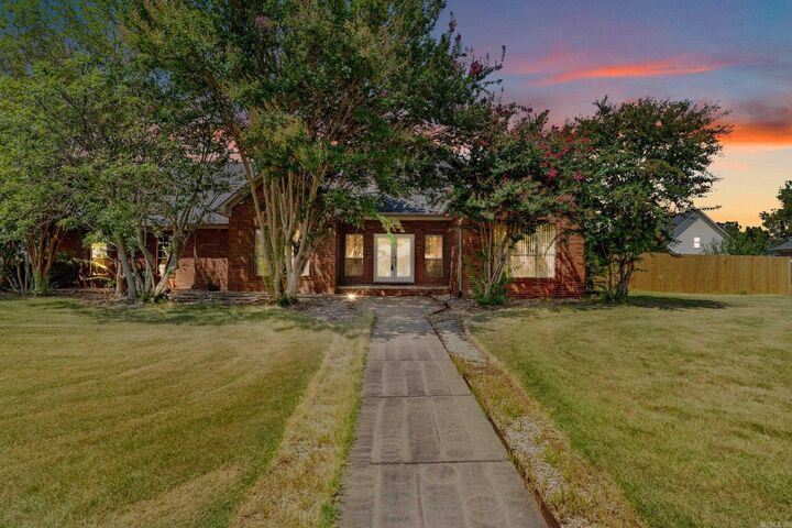 930 Enderlin  Conway AR 72034 photo