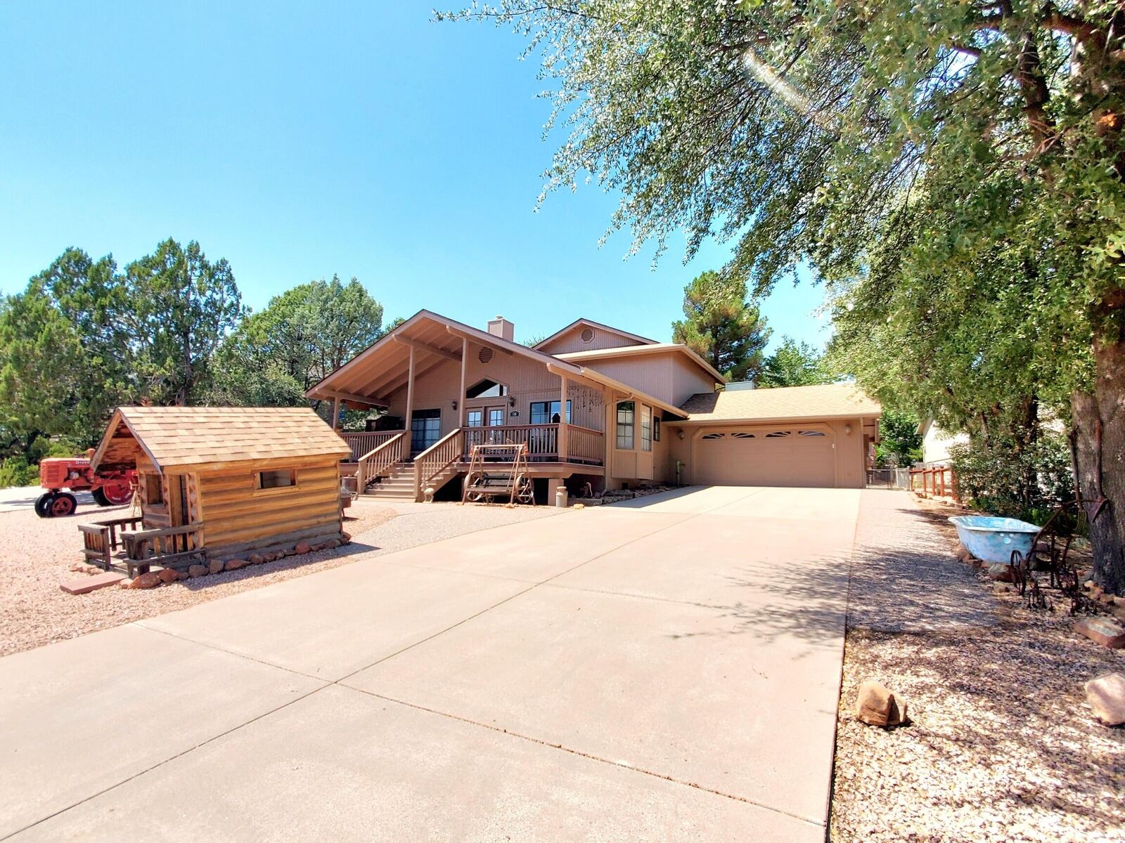 Property Photo:  716 W Sherwood Drive  AZ 85541 