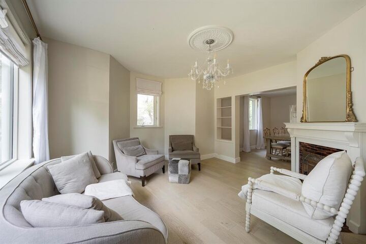 Property Photo: 151 Oakview Avenue MB R2K 0R9