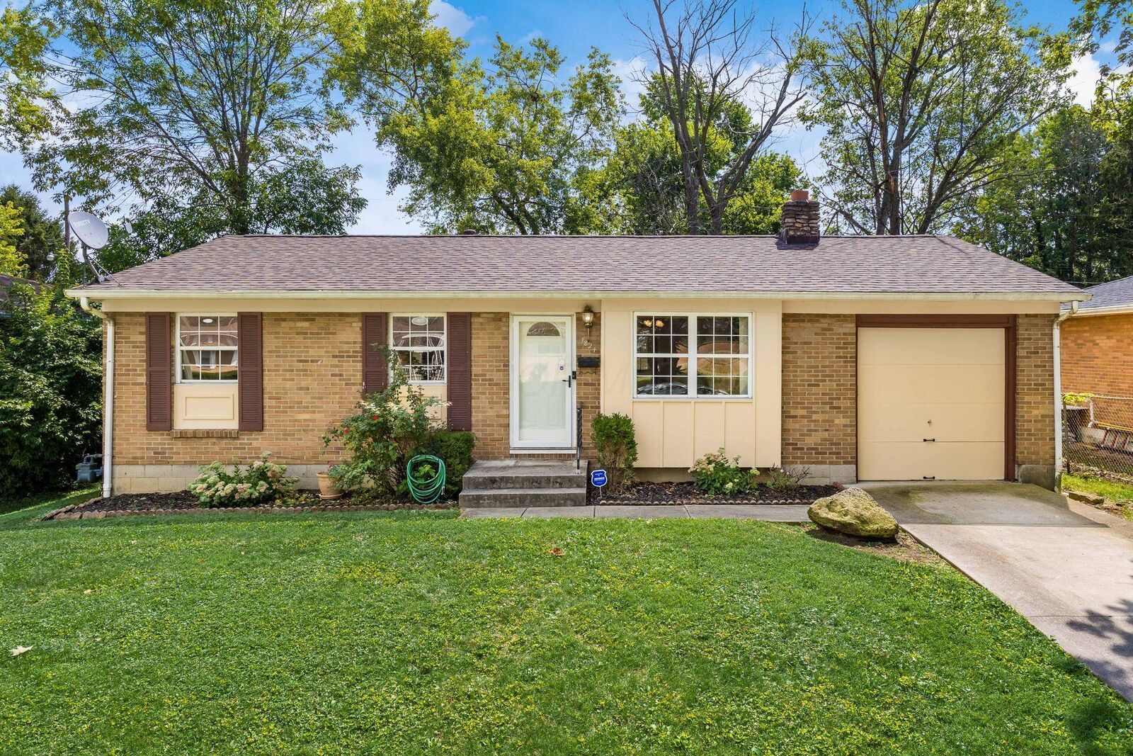 Property Photo:  1824 Lonsdale Road  OH 43232 