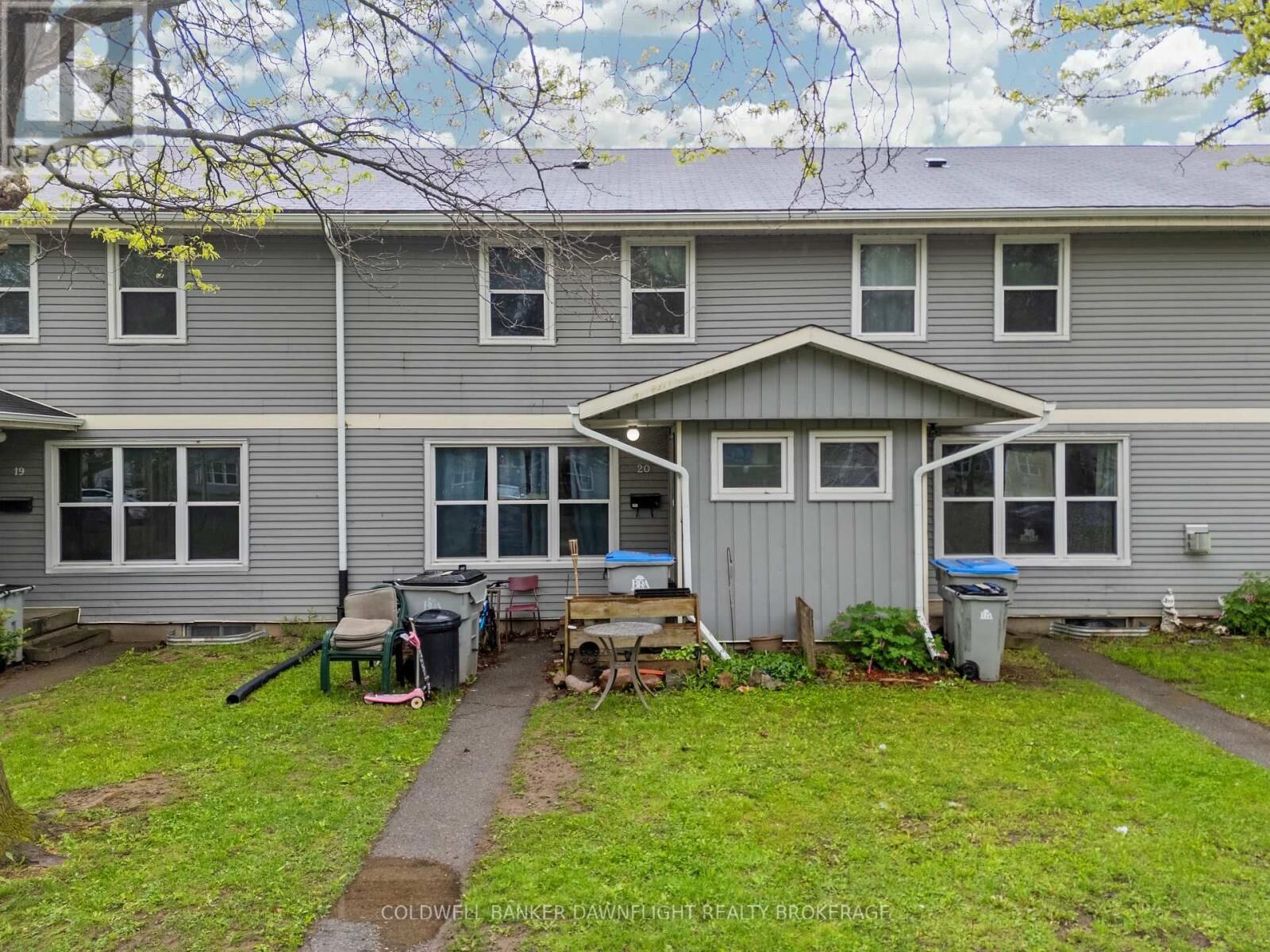 Property Photo:  20 St Charles Place 20  ON N0M 1L0 