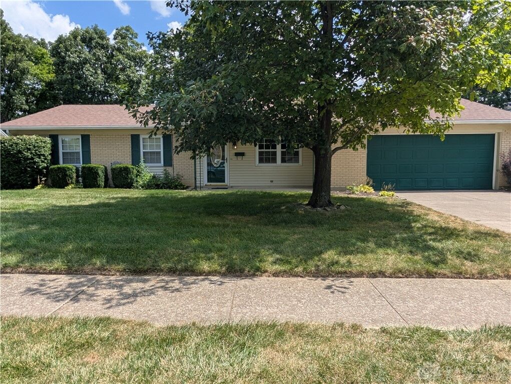 Property Photo:  308 Scenic Court  OH 45377