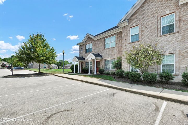 Property Photo:  6002 Wooded Creek Dr Dr 101  KY 40291 