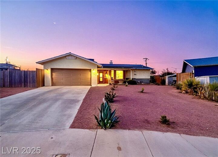 Property Photo: 3318 Bancroft Circle NV 89121