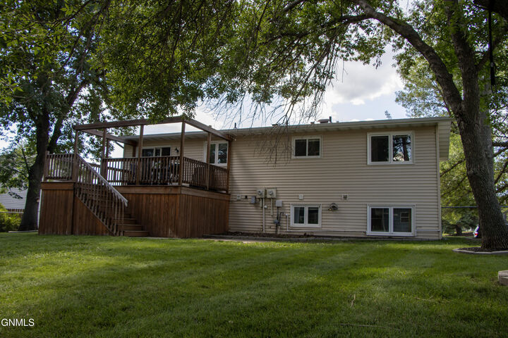 Property Photo: 4204 38th Avenue NW ND 58554