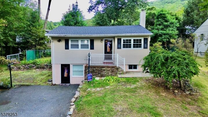17 Seneca Trl  Jefferson Twp. NJ 07438 photo