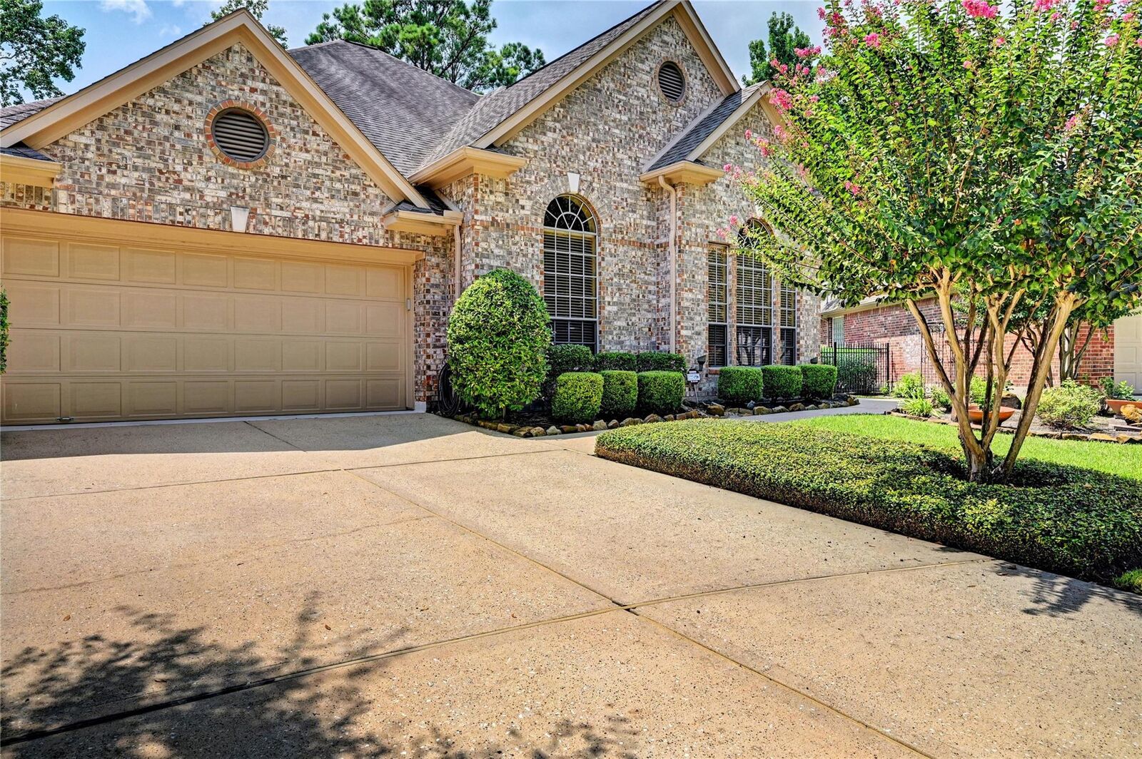 Property Photo:  7 N Spring Brook Court Court  TX 77382 