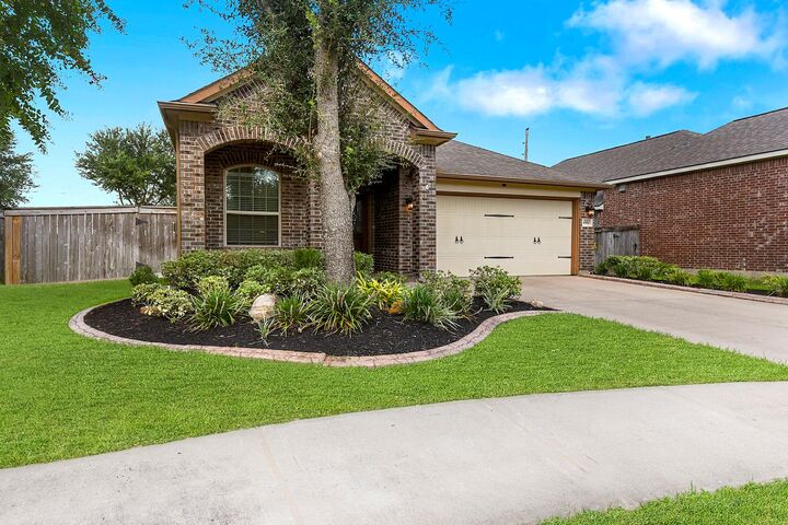 Property Photo: 4950 Ginger Bluff Trail TX 77494