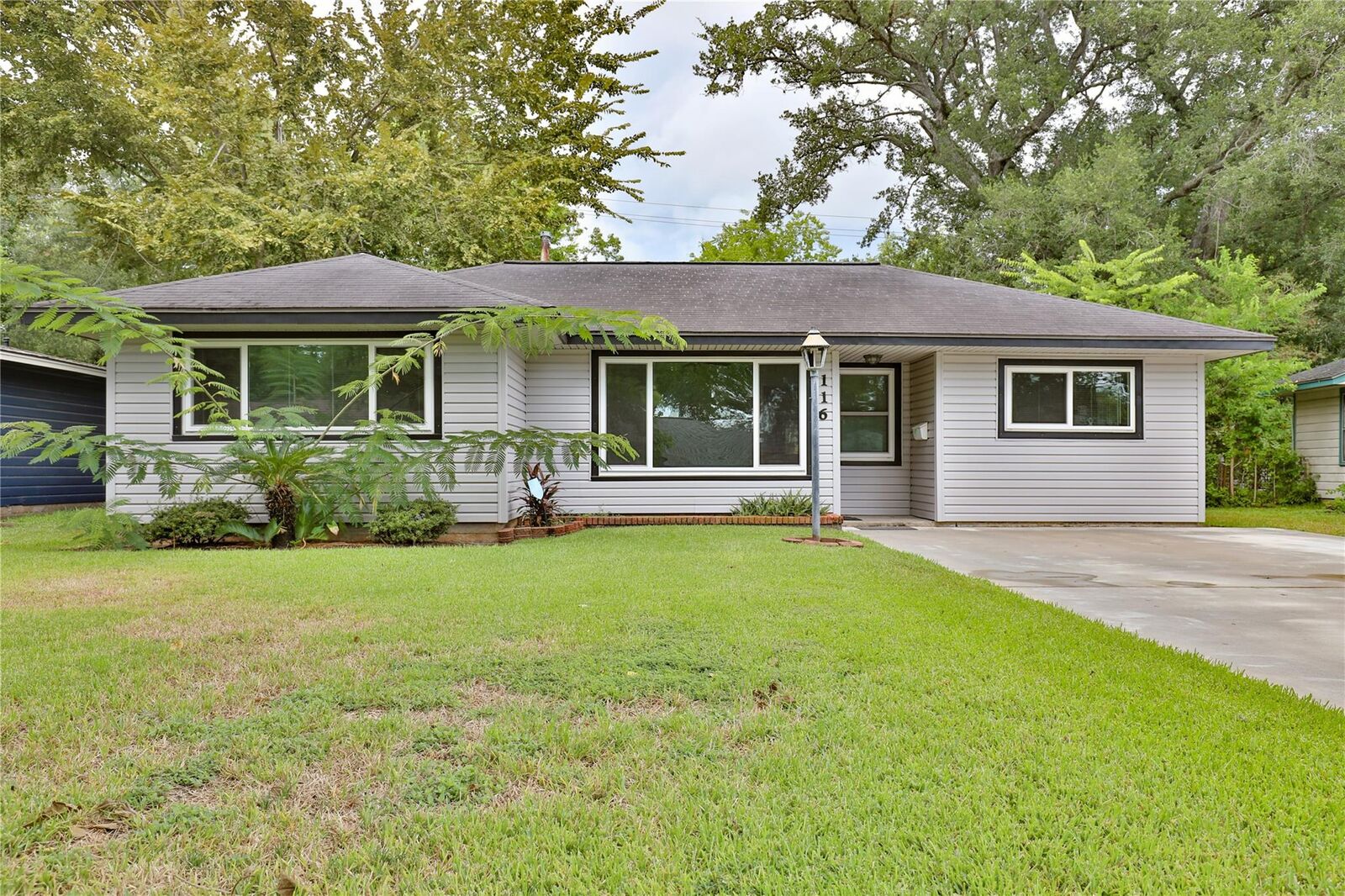 Property Photo:  116 Cypress Street  TX 77566 