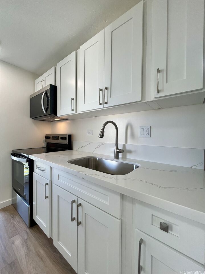 Property Photo:  647 Kunawai Lane C613  HI 96817 