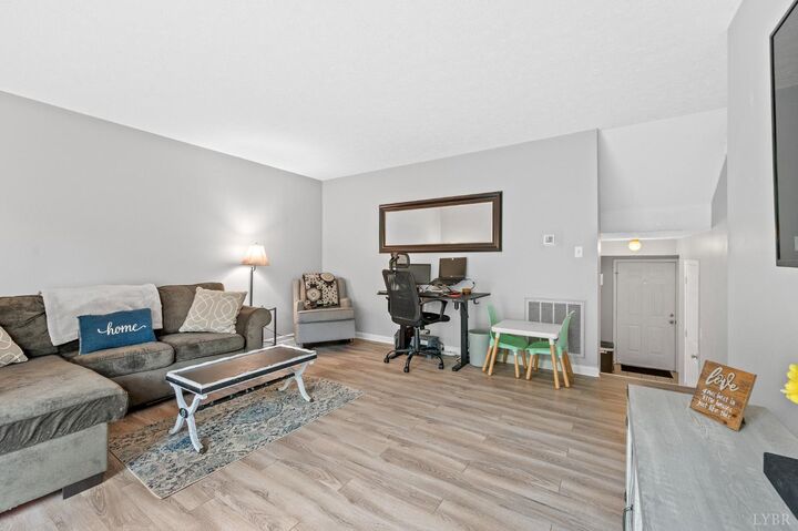 Property Photo: 1453 Ashbourne Drive VA 24501