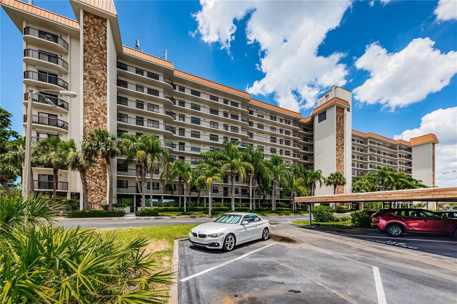 Property Photo: 5400 Park Street N 609 FL 33709